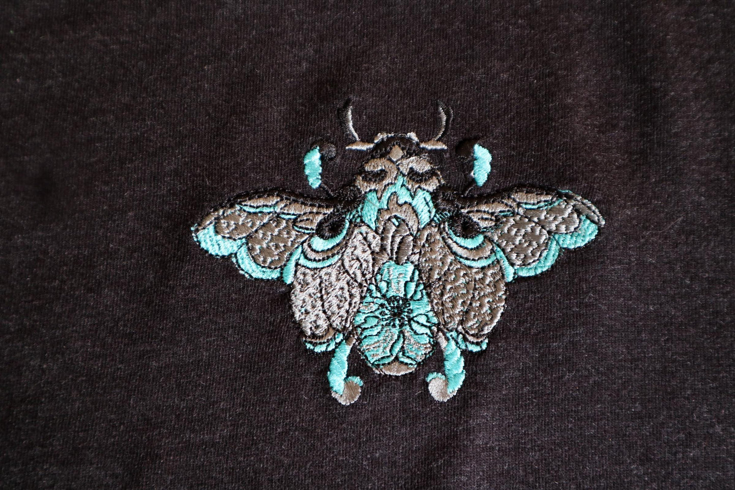 Beetle Embroidered Cropped T-Shirt